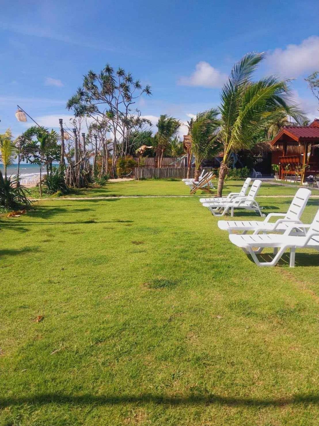 Walden Koh Lanta - Tiny Homes By The Sea Bagian luar foto